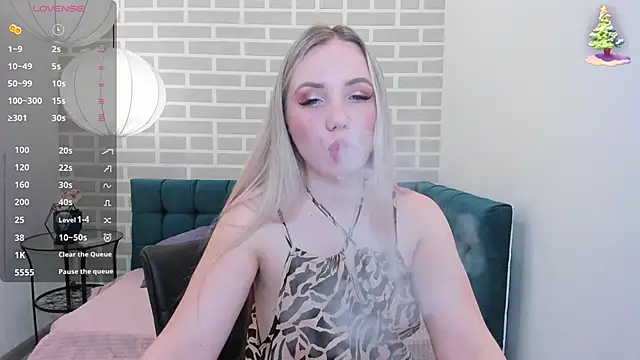 EvaMoran online show from June 4, 2026, 1:44 am