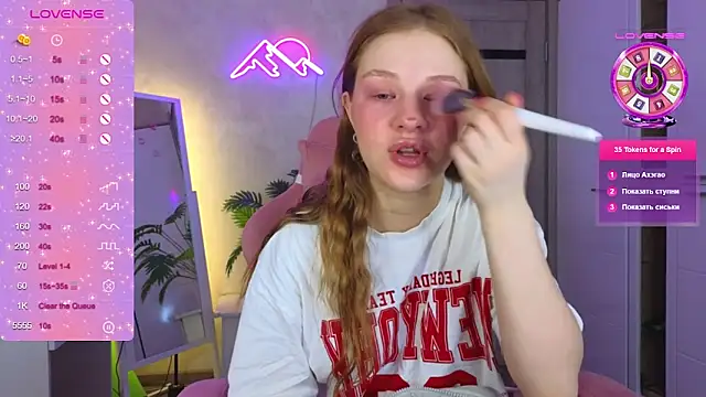 TrissMerigold9 online show from February 28, 2026, 7:53 am