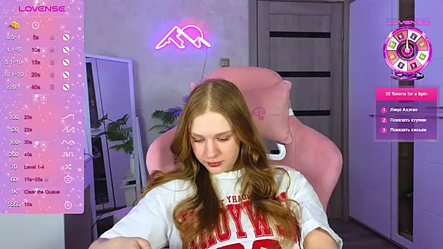 TrissMerigold9 online show from March 4, 2026, 8:59 pm