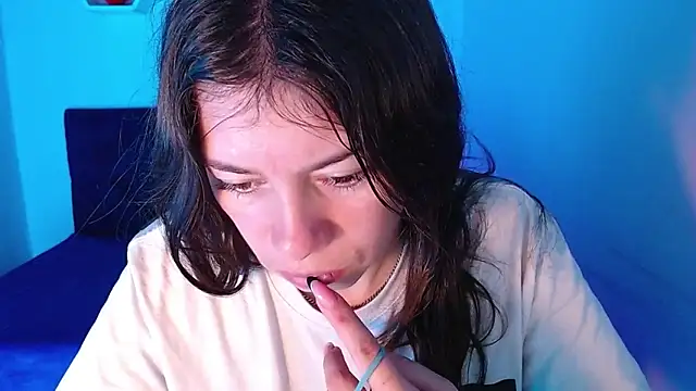 AnnaliOlsenX online show from January 3, 2025, 2:08 pm