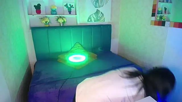 AnnaliOlsenX online show from February 20, 2025, 1:51 pm