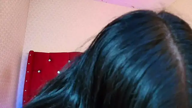 AnnaliOlsenX online show from May 6, 2026, 5:51 pm