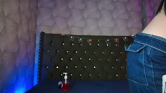 AnnaliOlsenX online show from May 25, 2026, 5:41 pm