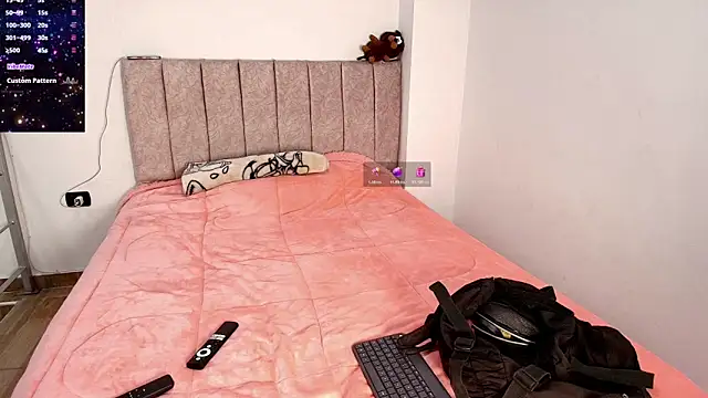 Snapshot of Venus_wilde chatting on November 19, 2025, 11:05 pm Venus wilde online show from November 19, 2025, 11:05 pm