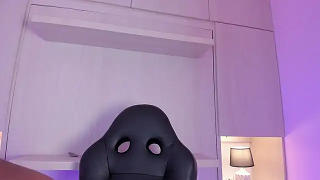 tamaraa smiith online show from October 1, 2025, 7:42 pm