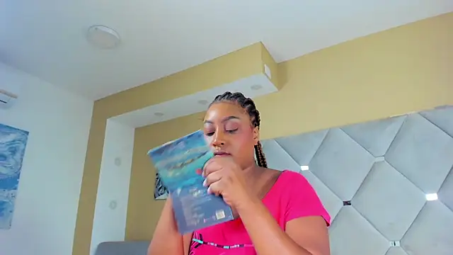 Adelehottman online show from February 1, 2025, 12:37 pm