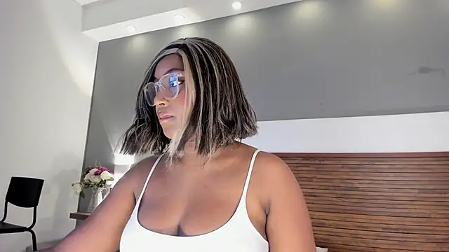 Adelehottman online show from November 19, 2025, 12:16 pm