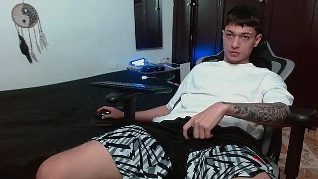 aaron blug online show from October 19, 2025, 2:12 am