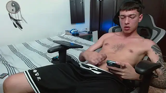 aaron blug online show from November 7, 2025, 4:51 pm