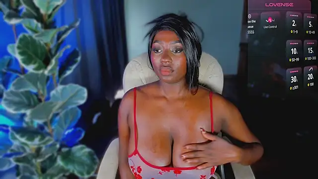 Almaahotxxx online show from June 10, 2026, 2:05 pm
