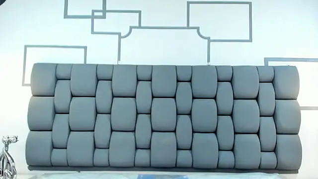 Derek and Skarlet online show from September 15, 2025, 3:34 pm