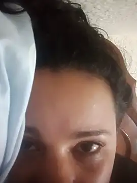  Miaaleon online show from April 21, 2026, 9:15 am