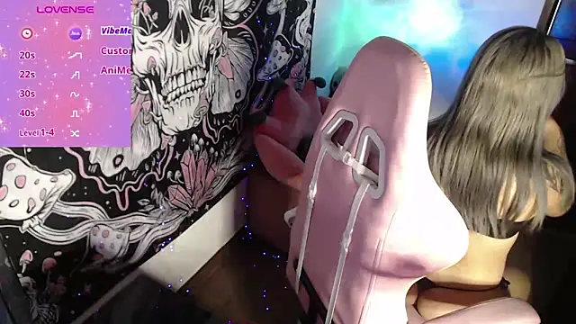 GamerCarrie online show from February 18, 2025, 12:04 am