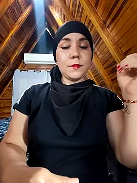 AmbarBurhan online show from April 18, 2026, 7:58 pm