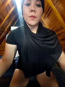 AmbarBurhan online show from April 21, 2026, 6:12 pm