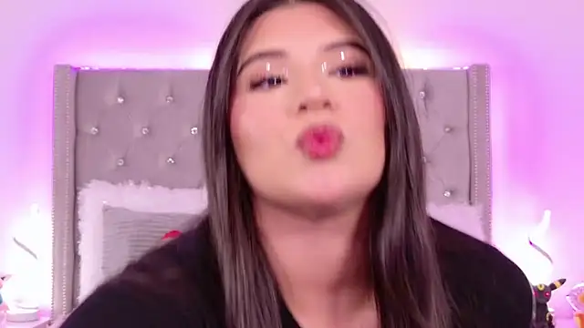 JuliaSUMMERS2022 online show from February 6, 2025, 12:54 am