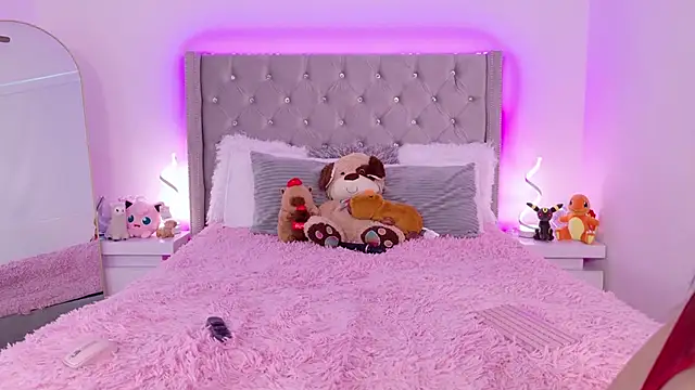 JuliaSUMMERS2022 online show from February 13, 2025, 10:11 pm