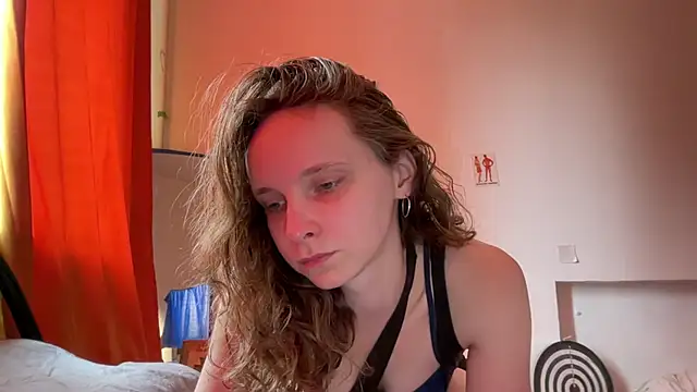 MikkyMoony online show from September 18, 2025, 9:22 am