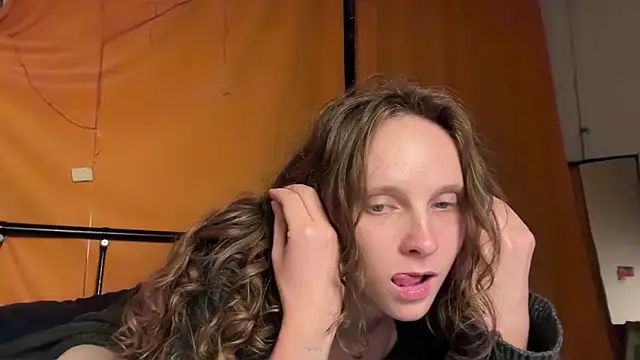 MikkyMoony online show from September 26, 2025, 8:13 pm