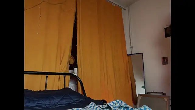 MikkyMoony online show from November 29, 2025, 5:27 pm