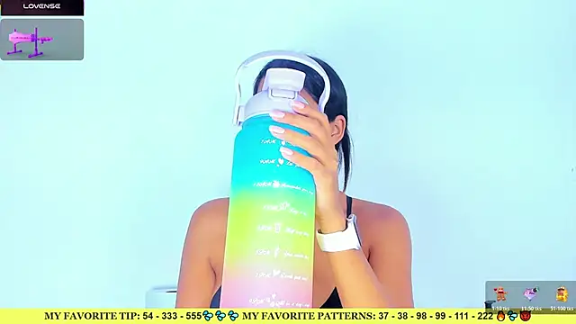 AriannaLewiis online show from April 21, 2026, 1:53 am