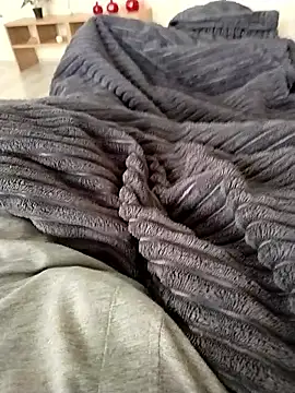 milf hunter 35 online show from March 31, 2026, 8:15 am