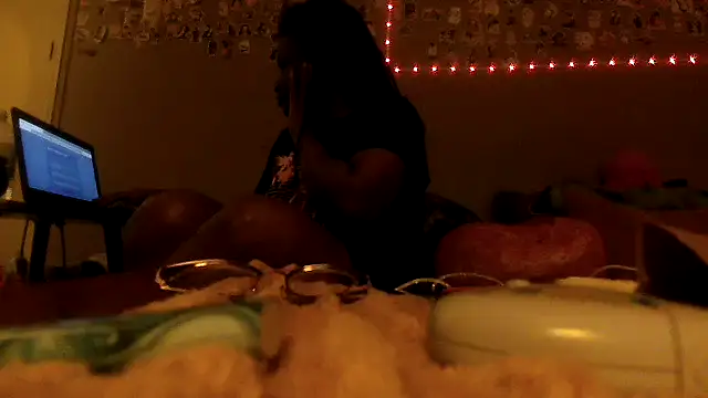 EbonyFetishQueen online show from September 11, 2025, 1:00 pm