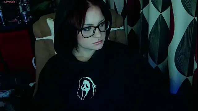 submissiveslut1996 online show from May 3, 2026, 9:32 pm