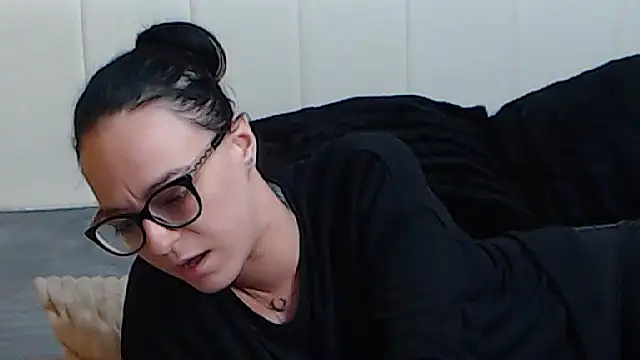 IzabelllNoir online show from March 17, 2025, 9:33 am