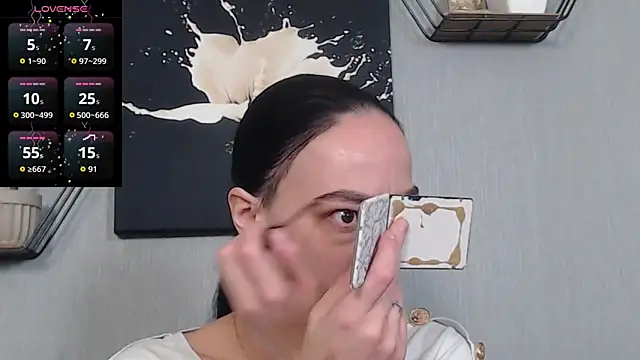 IzabelllNoir online show from April 16, 2026, 8:59 am