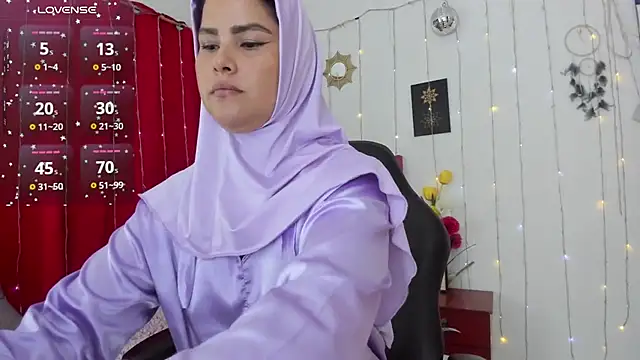 AishaAmin  online show from October 17, 2025, 12:19 pm