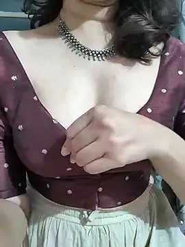 Snapshot of Brown_Maxi chatting on December 13, 2024, 1:44 pm Brown Maxi online show from December 13, 2024, 1:44 pm