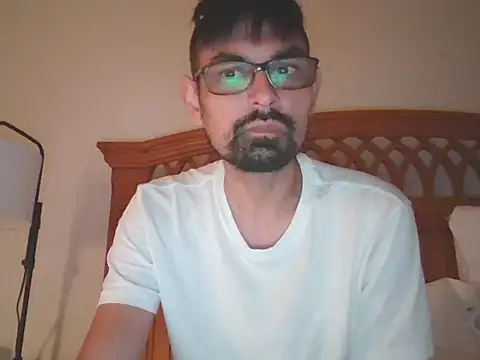 Snapshot of spence204011 chatting on October 24, 2025, 9:33 pm spence204011 online show from October 24, 2025, 9:33 pm