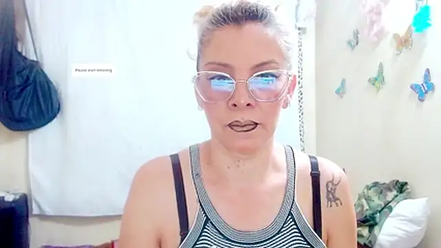 electra-mommy online show from November 28, 2025, 11:13 am