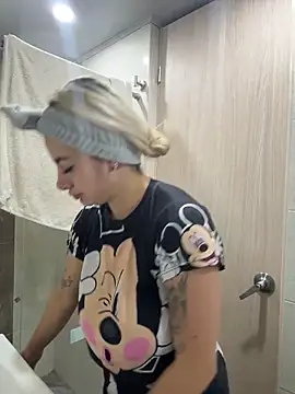 AtheneaRossi online show from March 10, 2026, 10:42 am