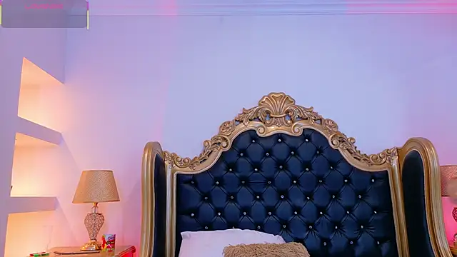 AdelinaVans online show from November 11, 2025, 11:32 am