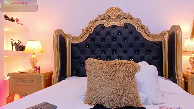 AdelinaVans online show from November 24, 2025, 11:32 am