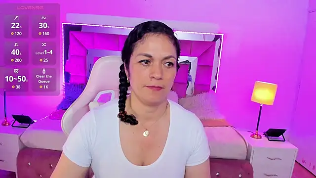 Aliciia cute1 online show from February 25, 2025, 10:07 pm