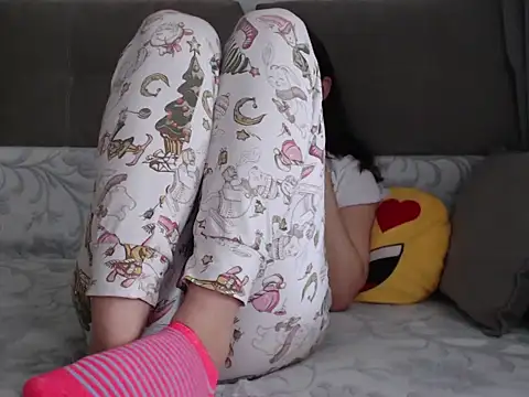  JustmeHere  online show from October 19, 2025, 8:04 am