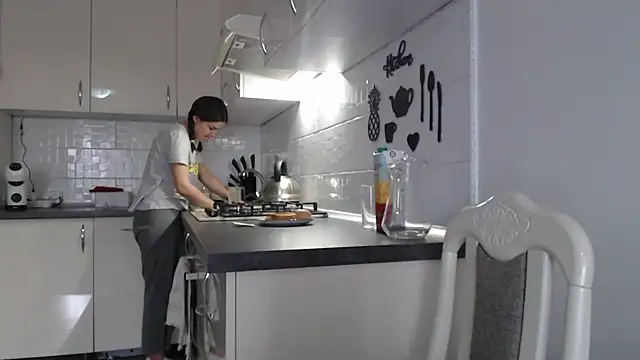  JustmeHere  online show from November 15, 2025, 9:06 am