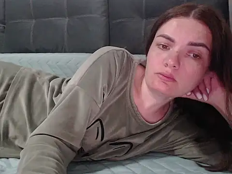  JustmeHere  online show from April 15, 2026, 5:31 pm