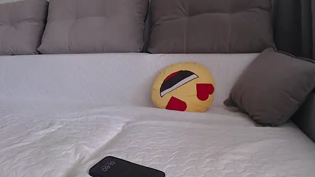  JustmeHere  online show from April 21, 2026, 6:09 am