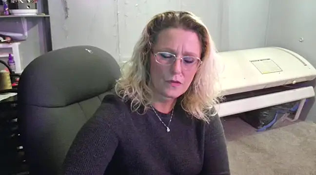 Lisalovely6981 online show from January 22, 2025, 10:26 pm