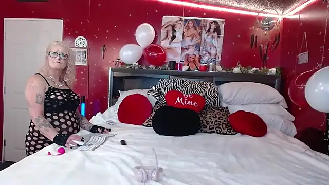 Lisalovely6981 online show from February 16, 2026, 7:37 am