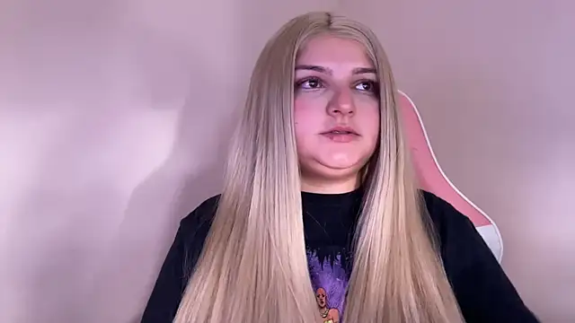 SweetPaige  online show from February 19, 2025, 10:42 pm