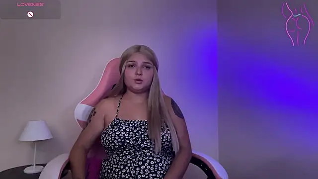 SweetPaige  online show from February 28, 2025, 8:28 pm