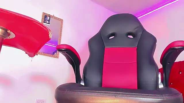 Snapshot of naomy__xx chatting on February 6, 2025, 10:32 pm naomy xx online show from February 6, 2025, 10:32 pm