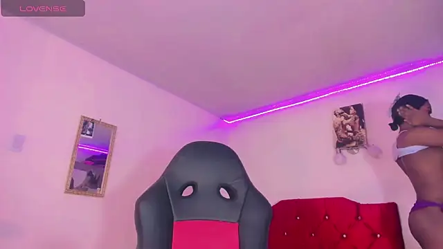 Snapshot of naomy__xx chatting on February 11, 2025, 10:48 am naomy xx online show from February 11, 2025, 10:48 am