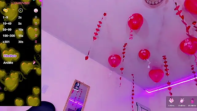 Snapshot of naomy__xx chatting on February 15, 2025, 10:33 am naomy xx online show from February 15, 2025, 10:33 am