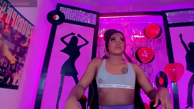 Snapshot of naomy__xx chatting on February 15, 2025, 4:45 pm naomy xx online show from February 15, 2025, 4:45 pm